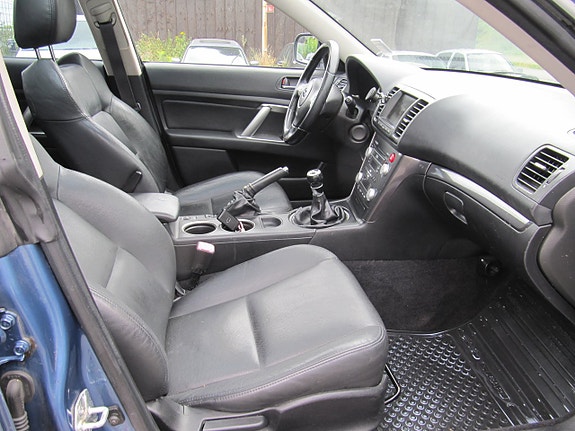 Subaru Legacy 6 of 26