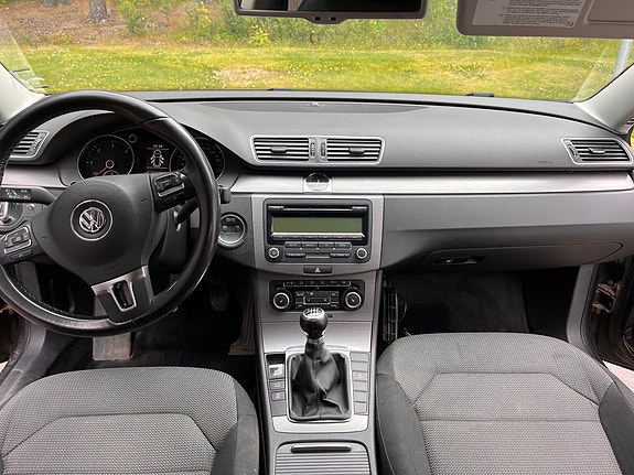 Volkswagen Passat 2 of 5