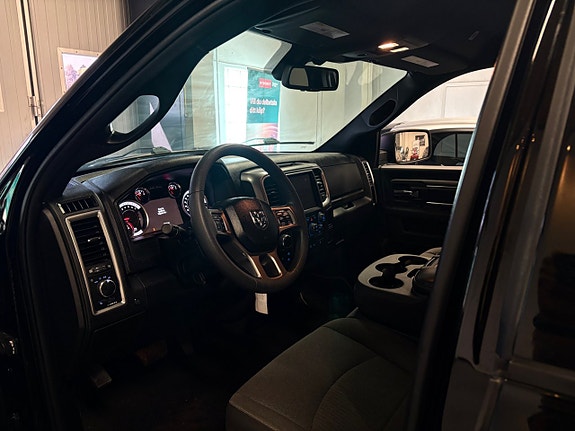 Dodge RAM 1500 9 of 23