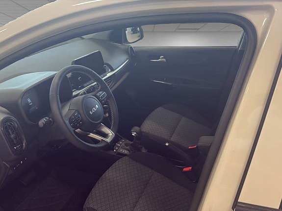 Kia Picanto 8 of 17