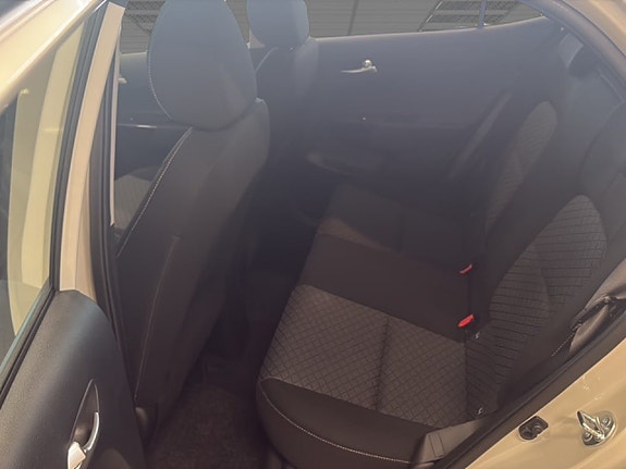 Kia Picanto 9 of 17