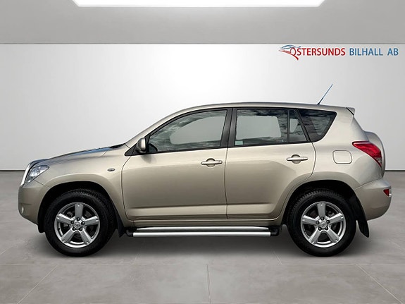 Toyota RAV4 4 of 5