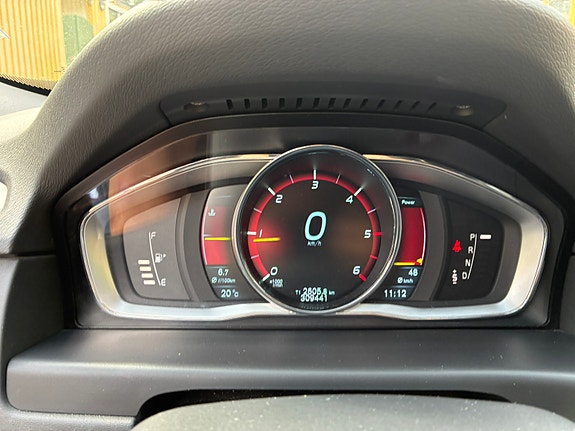 Volvo V70 2 of 8