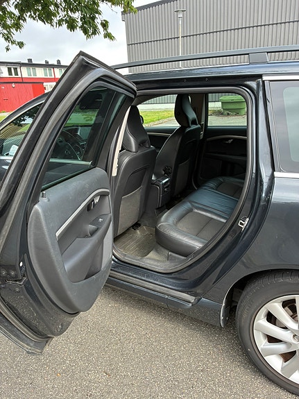 Volvo V70 6 of 8