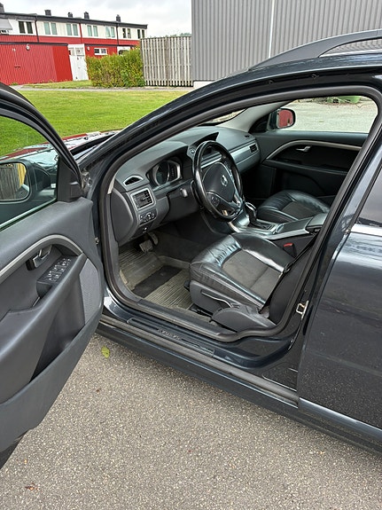 Volvo V70 7 of 8