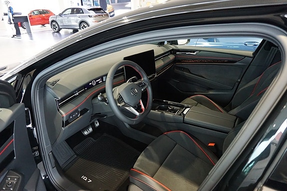 Volkswagen ID.7 2 of 3