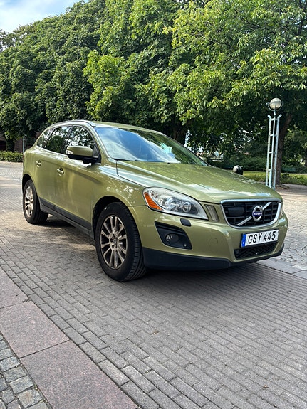 Volvo XC60 2 of 5