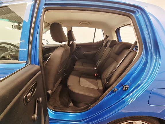 Hyundai i10 8 of 24