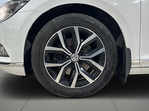 Volkswagen Passat 14 of 20