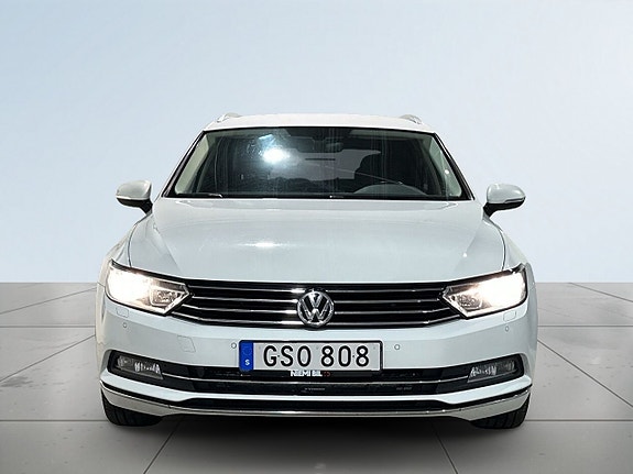 Volkswagen Passat 2 of 20