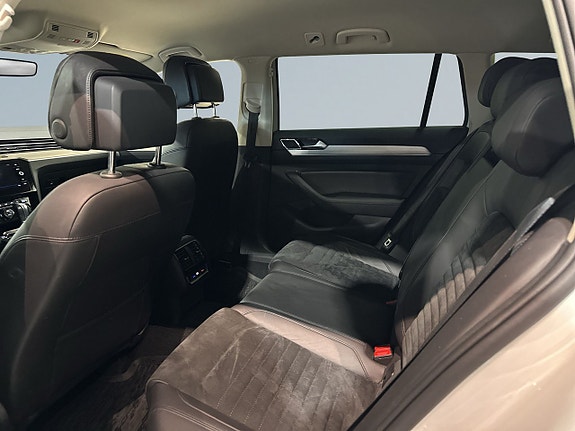 Volkswagen Passat 13 of 20
