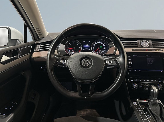 Volkswagen Passat 9 of 20