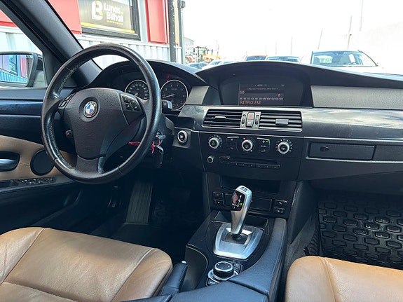 BMW 523i 11 of 26