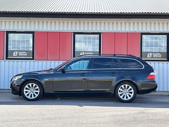 BMW 523i 3 of 26
