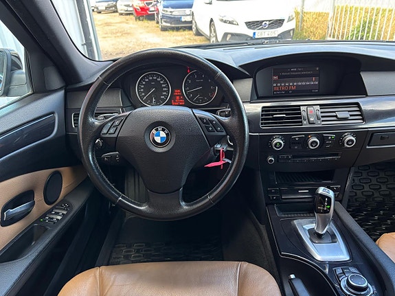 BMW 523i 10 of 26