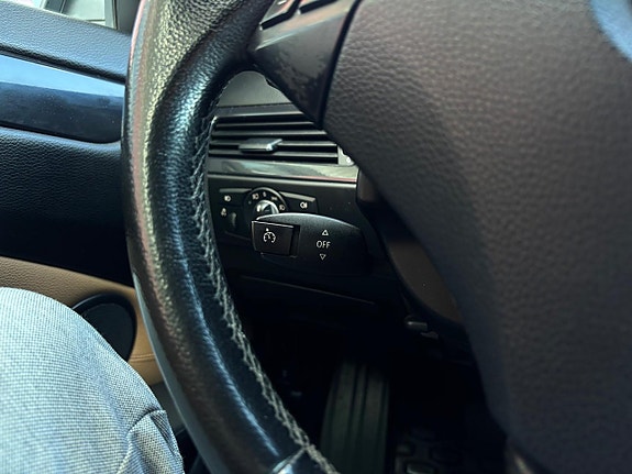 BMW 523i 17 of 26