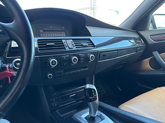 BMW 523i 14 of 26