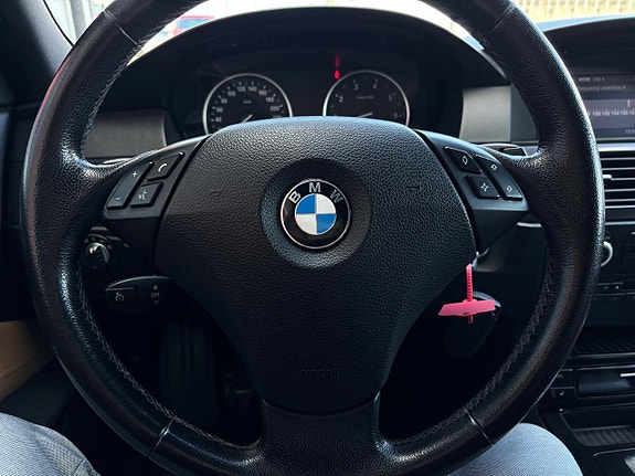 BMW 523i 12 of 26