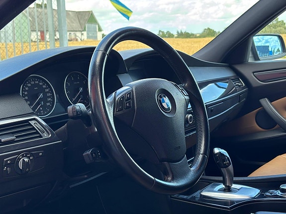 BMW 523i 8 of 26