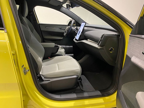 Volvo EX30 4 of 5