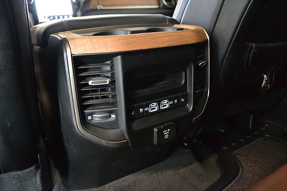 Dodge RAM 1500 10 of 19