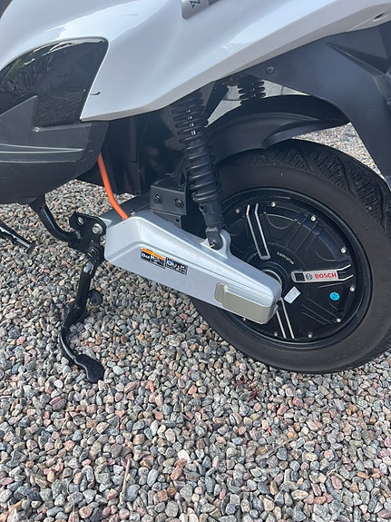 Lvneng LV Electronic Scooters LX01 3 of 9