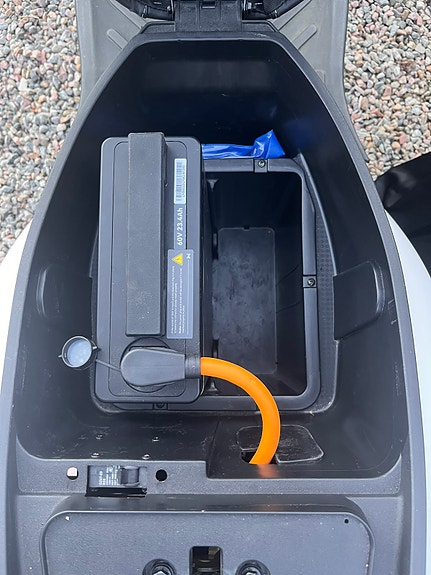Lvneng LV Electronic Scooters LX01 8 of 9