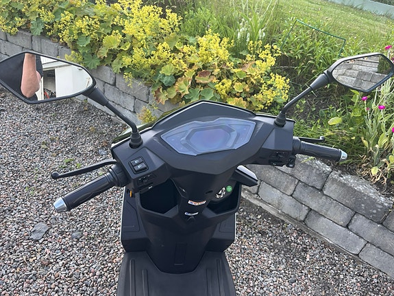 Lvneng LV Electronic Scooters LX01 6 of 9