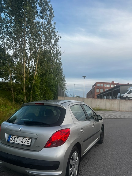 Peugeot 207 2 of 5