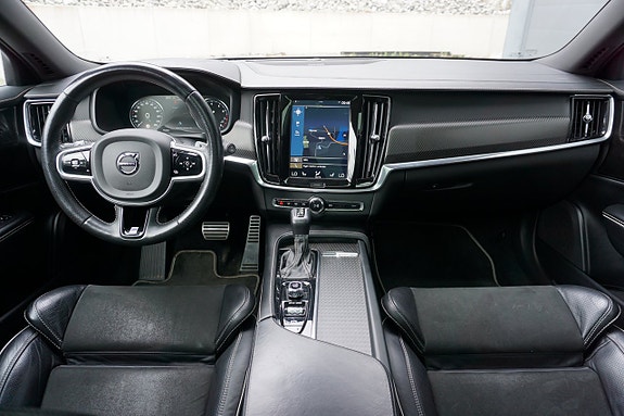 Volvo V90 2 of 5