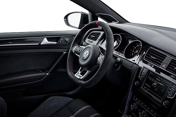Volkswagen Golf VII 12 of 29