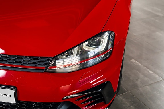 Volkswagen Golf VII 8 of 29