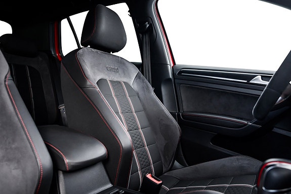 Volkswagen Golf VII 26 of 29