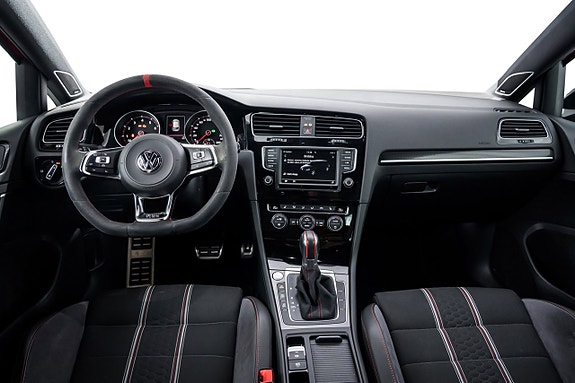 Volkswagen Golf VII 10 of 29