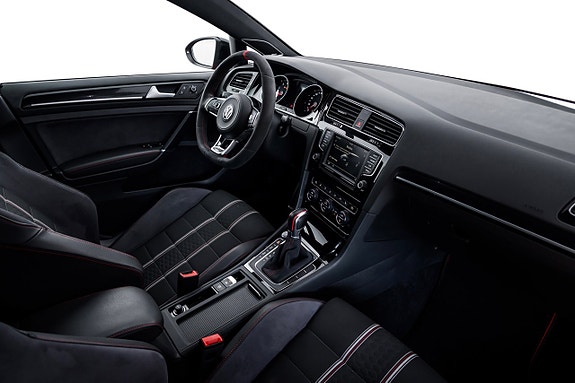 Volkswagen Golf VII 25 of 29