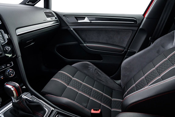 Volkswagen Golf VII 14 of 29