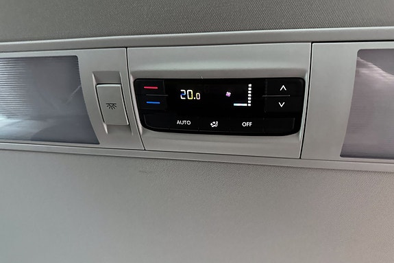 Volkswagen Caravelle 9 of 10