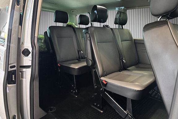 Volkswagen Caravelle 8 of 10