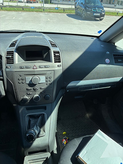 Opel Zafira 2 of 5