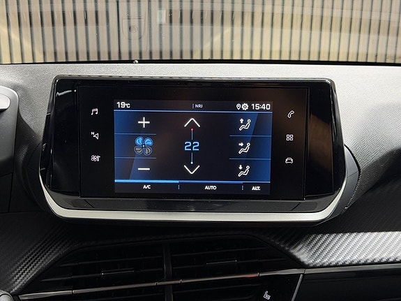 Peugeot 208 14 of 19