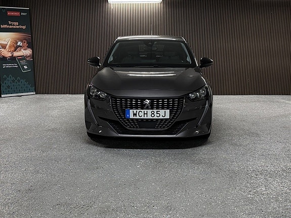 Peugeot 208 2 of 5