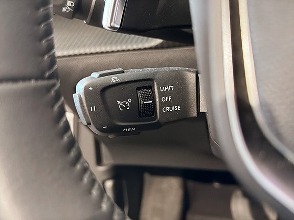 Peugeot 2008 8 of 17