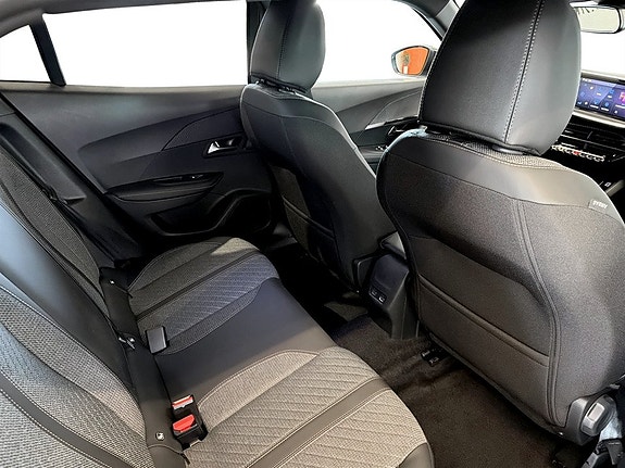 Peugeot 2008 14 of 17