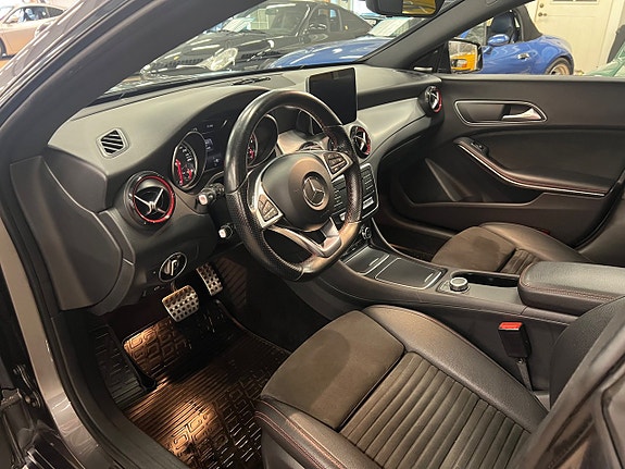 Mercedes-Benz CLA250 7 of 11