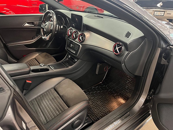 Mercedes-Benz CLA250 9 of 11