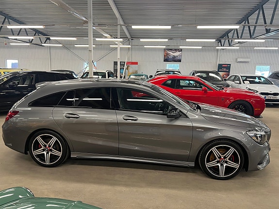 Mercedes-Benz CLA250 4 of 5