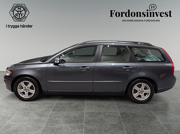 Volvo V50 2 of 14