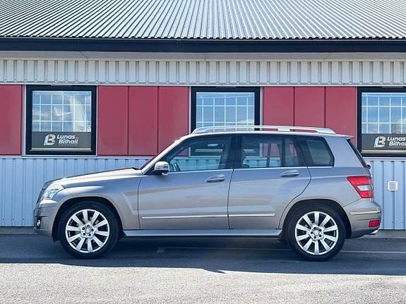 Mercedes-Benz GLK320 3 of 26