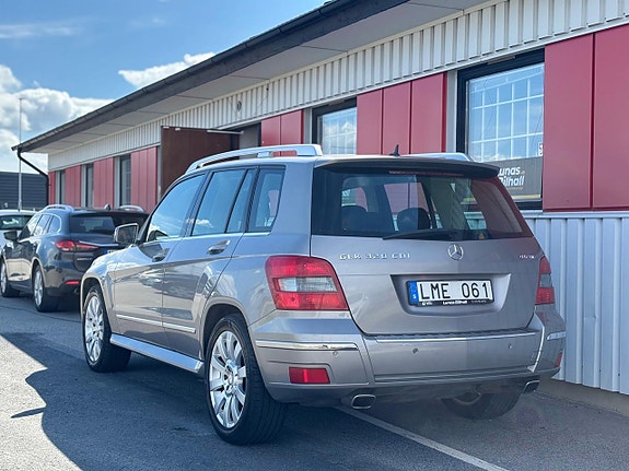 Mercedes-Benz GLK320 4 of 26