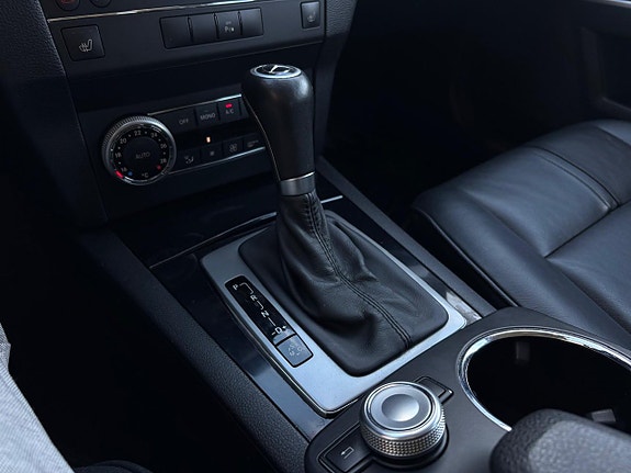 Mercedes-Benz GLK320 15 of 26